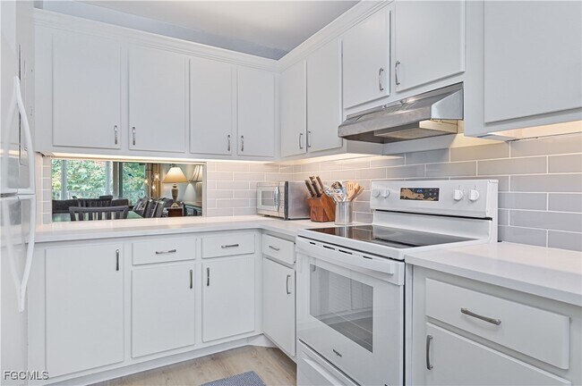 Building Photo - 223 3rd Ave S