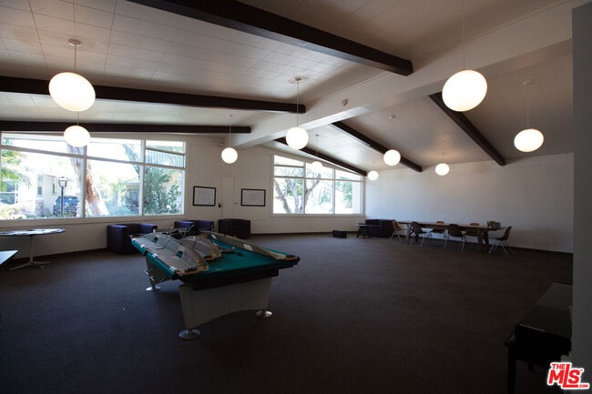 Building Photo - 182 Comanche