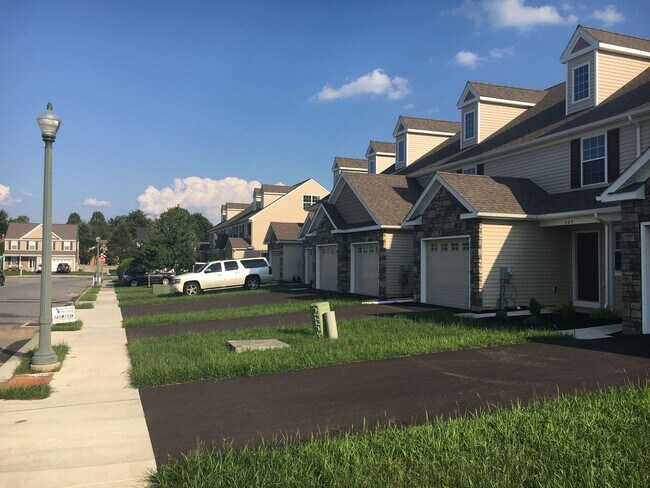 Building Photo - Beautiful 3 Bedroom Townhome in Mt. Joy