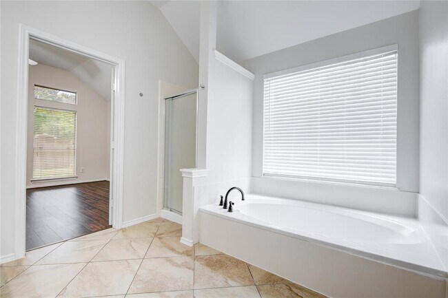 Building Photo - 6106 Grand Glen Ct