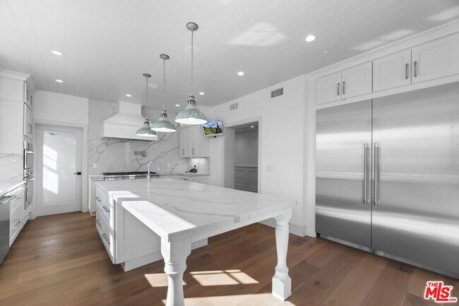 Building Photo - 566 Ida St