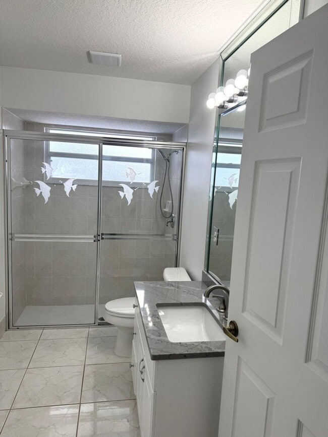 Building Photo - 106 Pepper Tree Cres