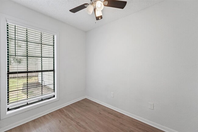 Building Photo - 18009 Split Oak Cir