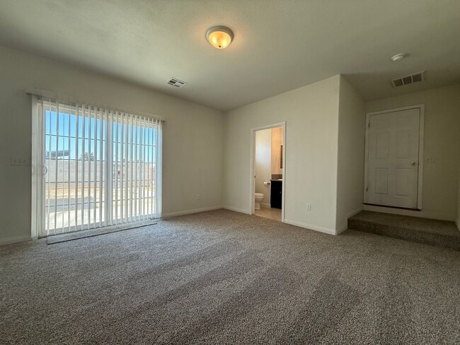 Building Photo - 516 2nd St