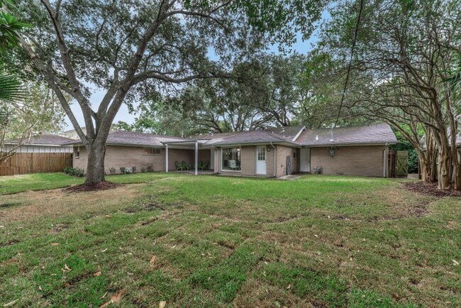 Building Photo - 5470 Darnell St