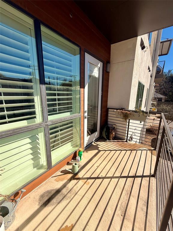 Building Photo - 207 W Johanna St