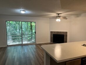 Building Photo - Renovated 1 bed 1 bath condo in gated comm...