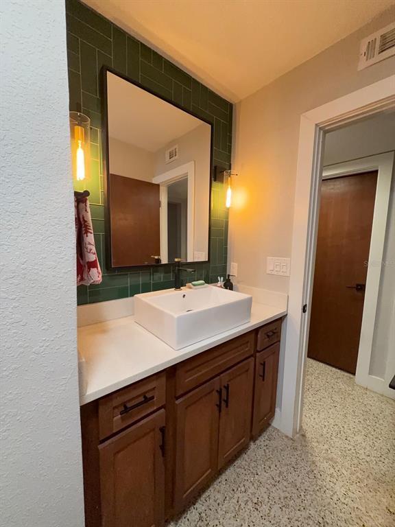 Building Photo - 402 Doolittle St