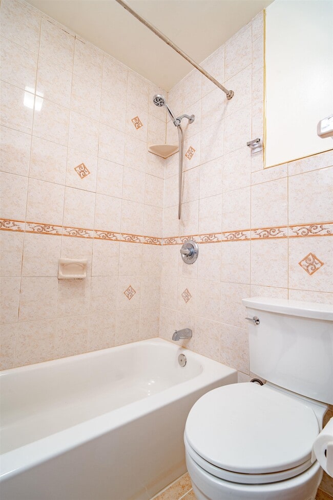 Building Photo - 724 17th St