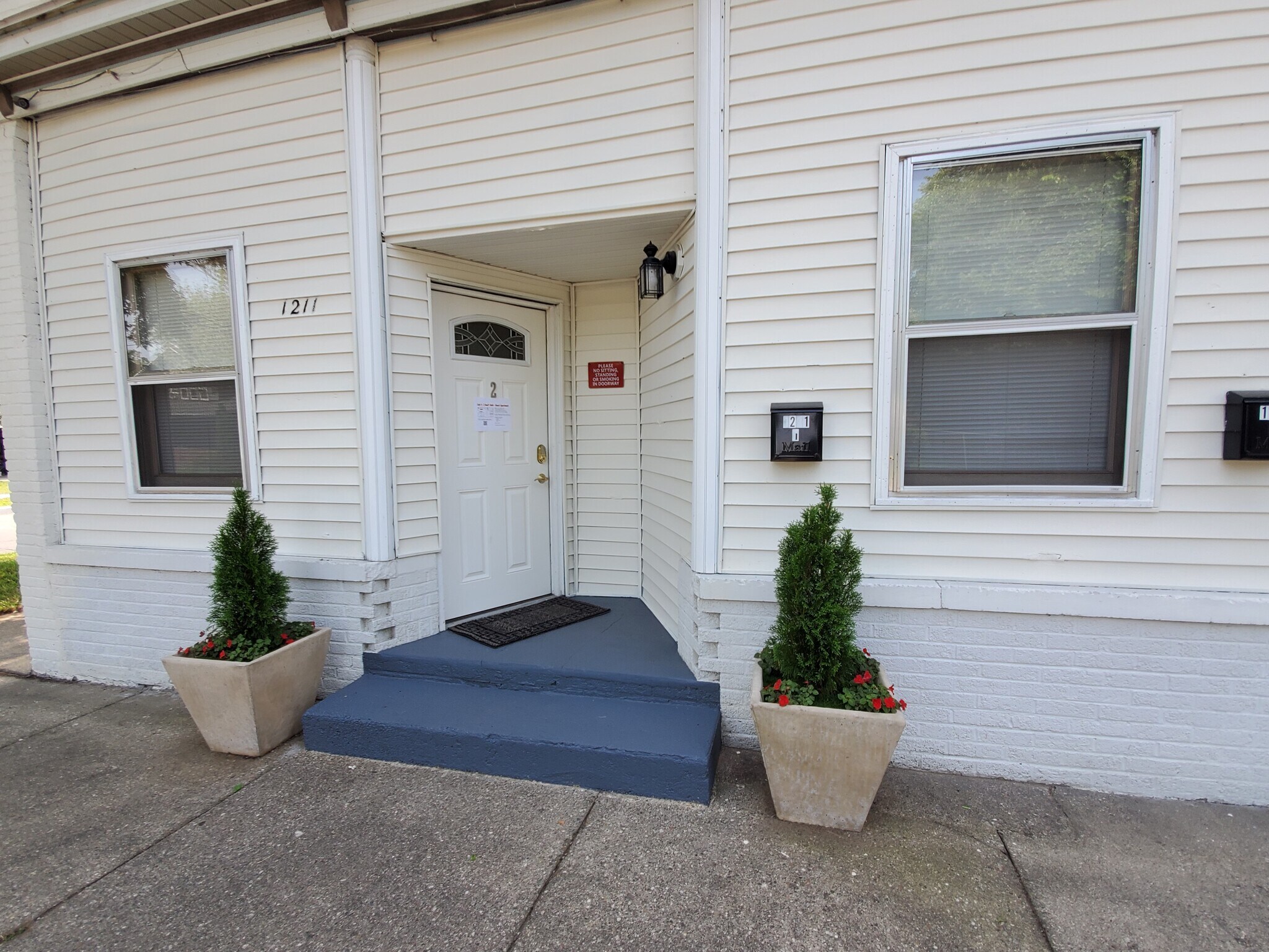 Beautiful Landscaping Abounds - 1211 Pine St
