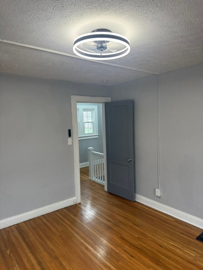 Building Photo - 952 Bulen Ave