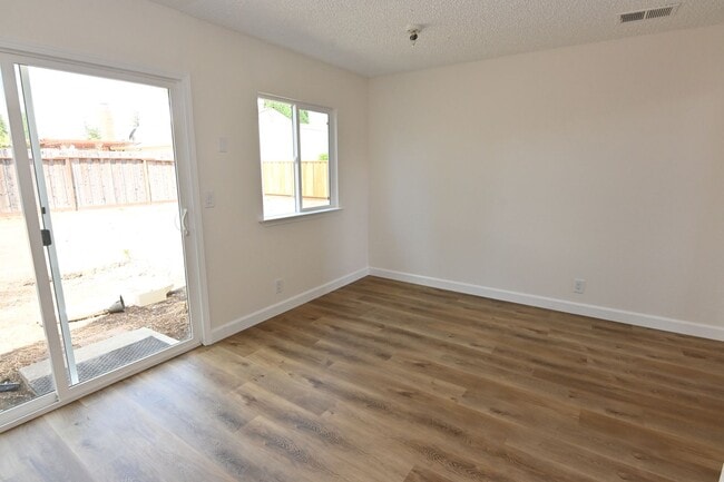 Building Photo - 1227 Spokane Dr