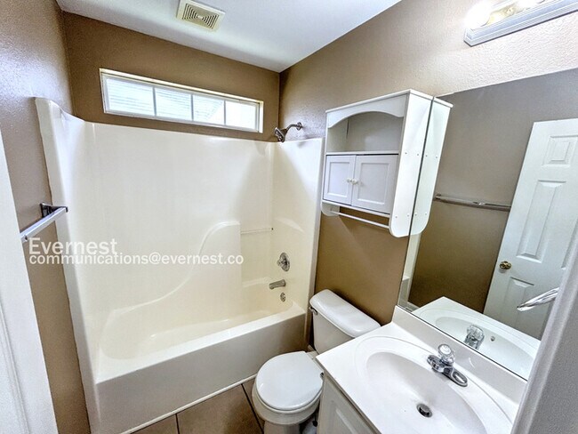 Building Photo - 323 Camden Cove Cir