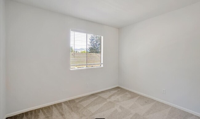 Building Photo - 5085 Valley Crest Dr