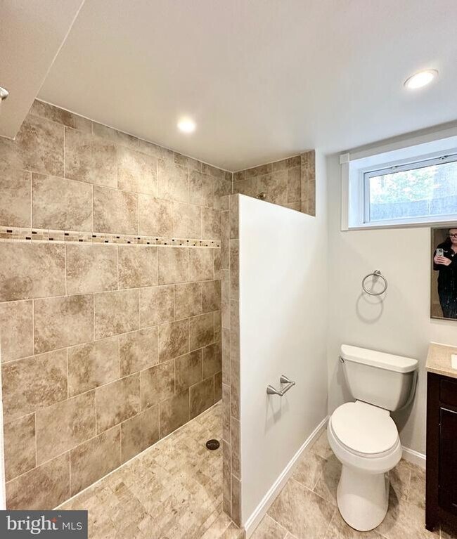 Building Photo - 3066 Valley Ln