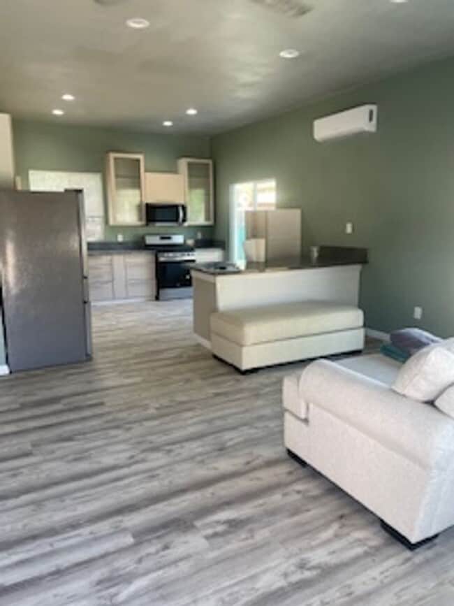 Building Photo - 2 Bedroom house in La Mesa