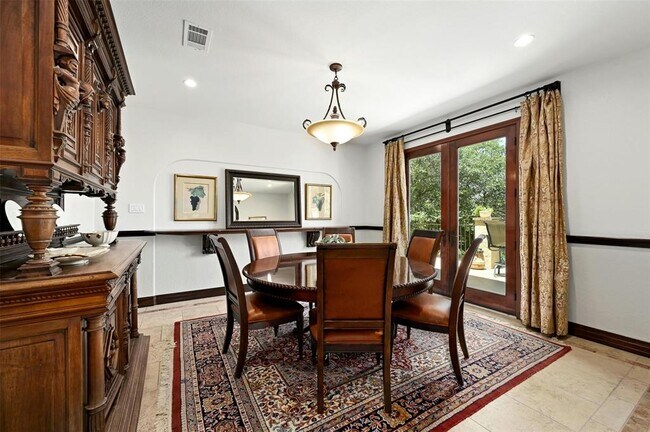 Building Photo - 2510 Saratoga Dr