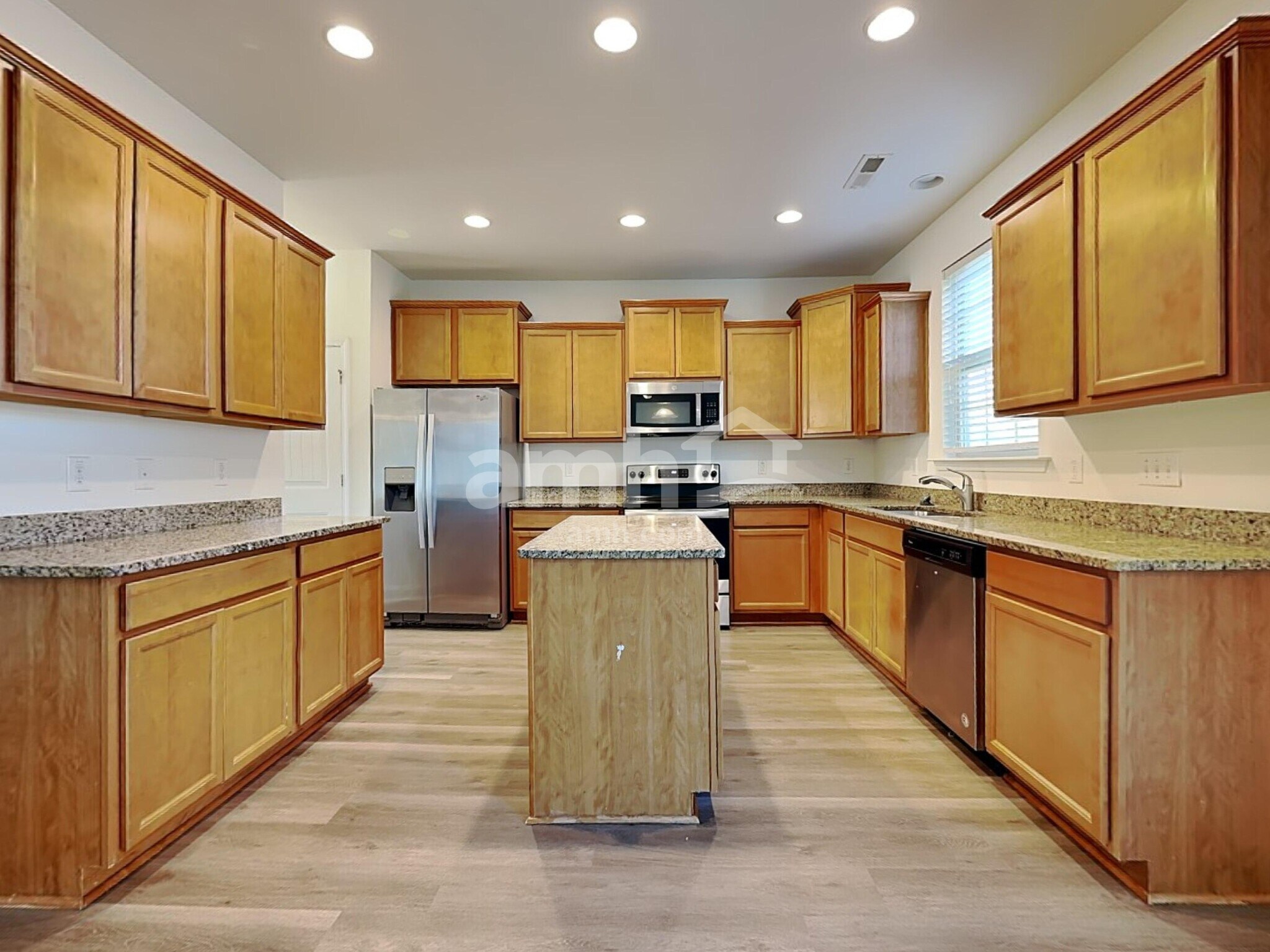 Building Photo - 185 Clubhouse Dr