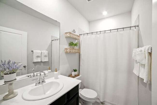 Building Photo - 324 Mountain Valley St