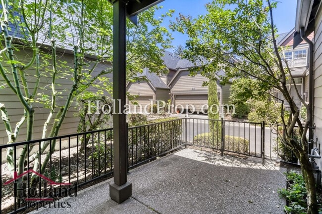 Building Photo - Excellent Condition Hillsboro Home In Great Location!