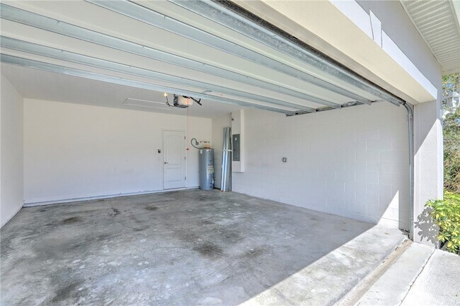 Building Photo - 406 Easy St