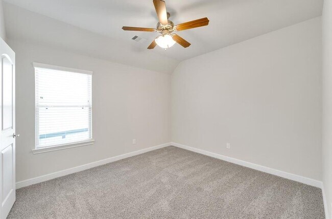 Building Photo - 18906 Whistling Oaks Dr