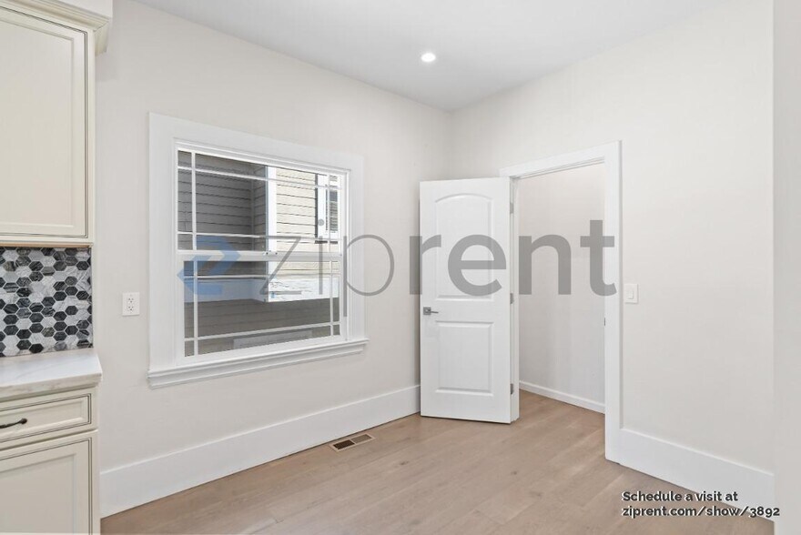 Building Photo - 2624 Adeline St