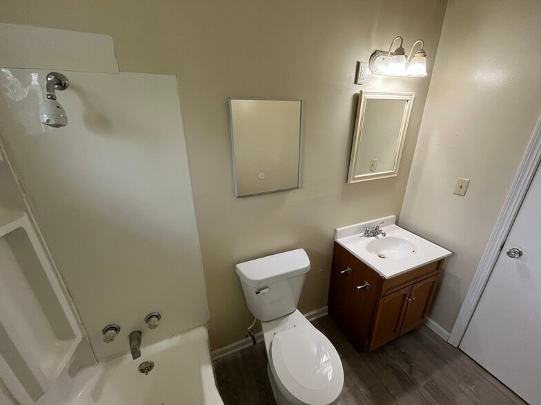 Building Photo - 1923 Beverly Ct