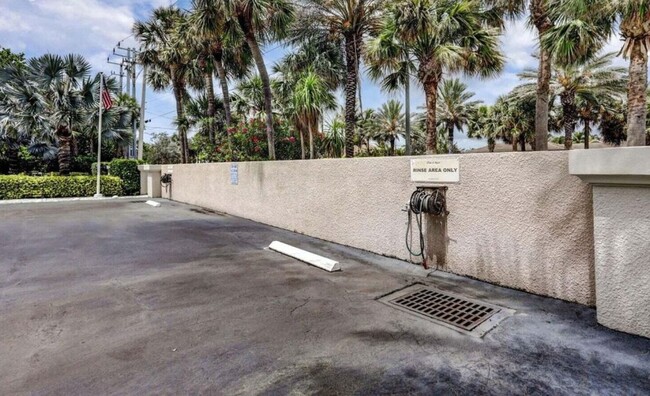 Building Photo - 4200 N Ocean Dr