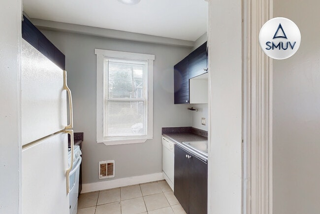 Building Photo - 15 E Overlea Ave