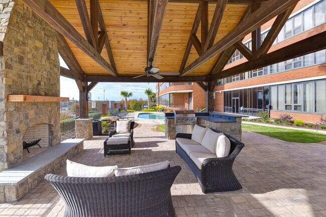 Building Photo - wh103