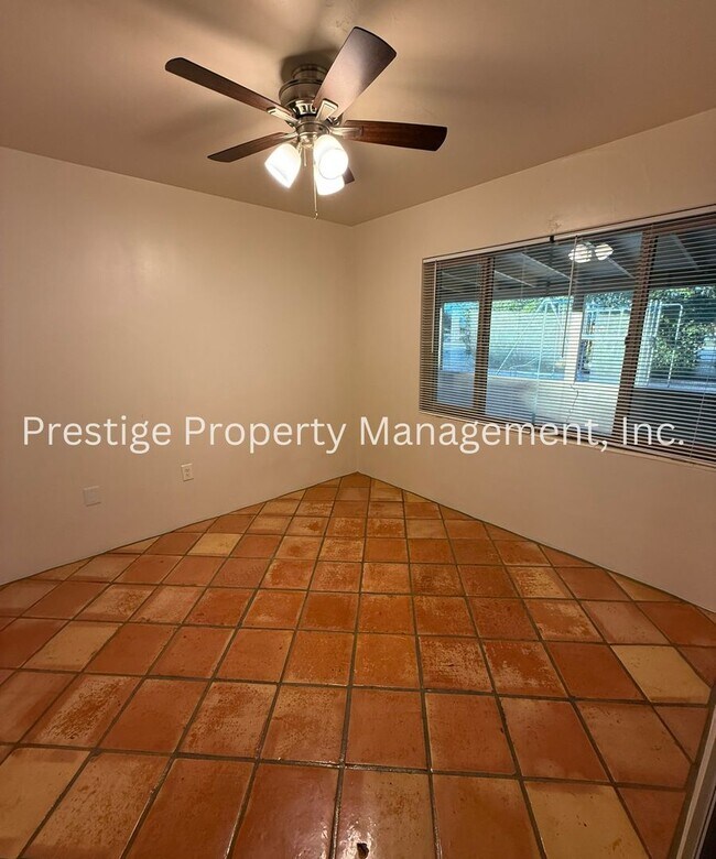 Building Photo - 3BD 2BA Waiting for You to Call Home!!