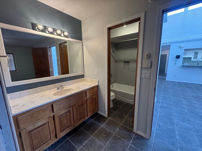 Building Photo - 2 bed 2 Bath Sawmill Gem!