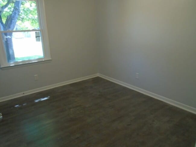 Building Photo - Village Green subdivision