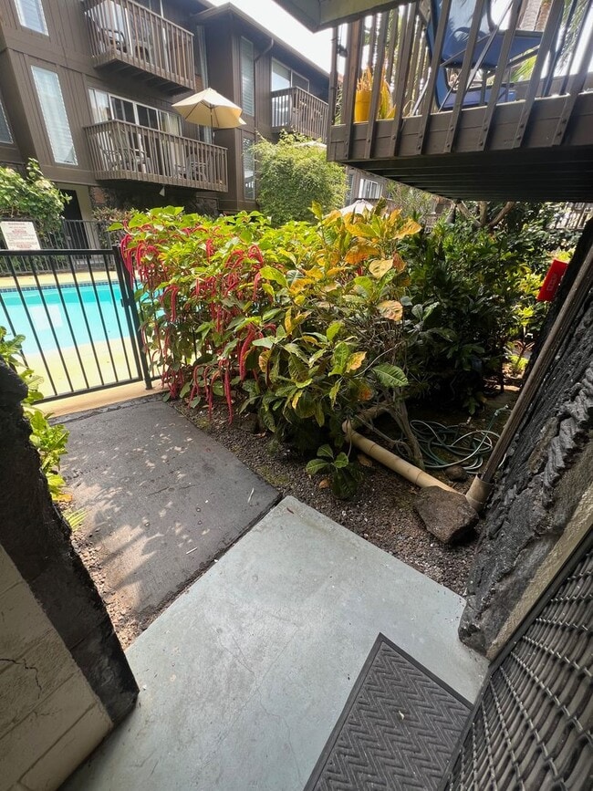Building Photo - 1 Bed/2 Bath Condo in downtown Kona (furnished)