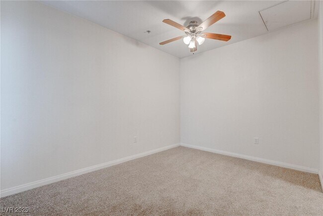 Building Photo - 6955 N Durango Dr