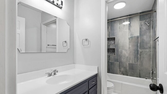 Building Photo - 711 Brentwood Pointe