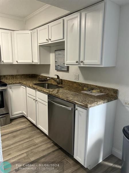 Building Photo - 2708 NE 14th Street Causeway