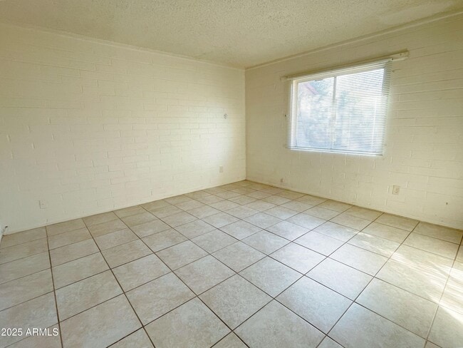 Building Photo - 1601 W Darrel Rd
