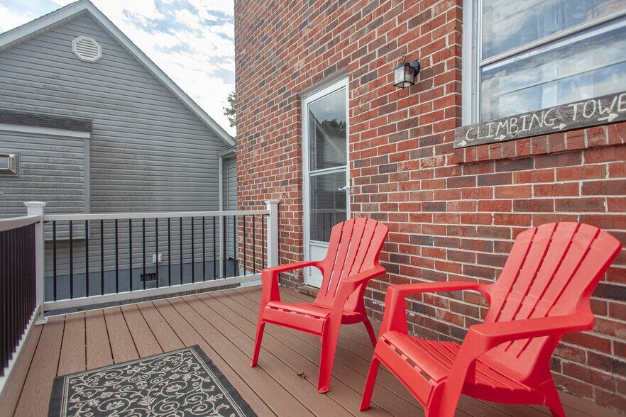 Building Photo - 402 13th ST NE