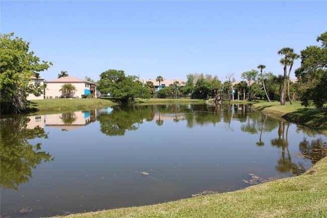 Building Photo - 5062 Live Oak Cir