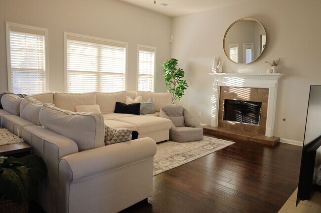 Building Photo - Deer Creek - 4BR/ 2 story/ 2500+SQFT