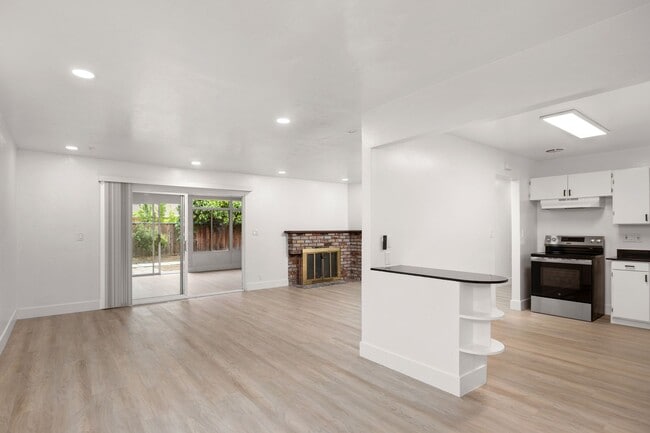 Building Photo - 10852 Alderbrook Ln