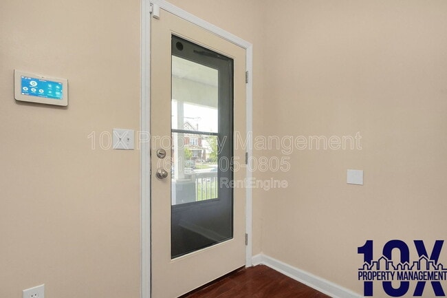 Building Photo - 1652 Summit St