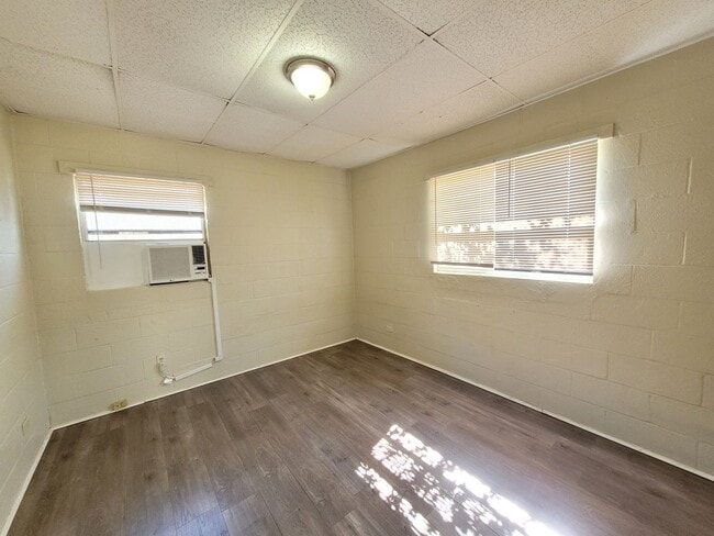 Building Photo - 402 New York Dr