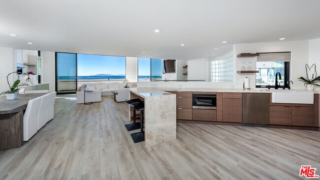 Building Photo - 3461 Ocean Dr