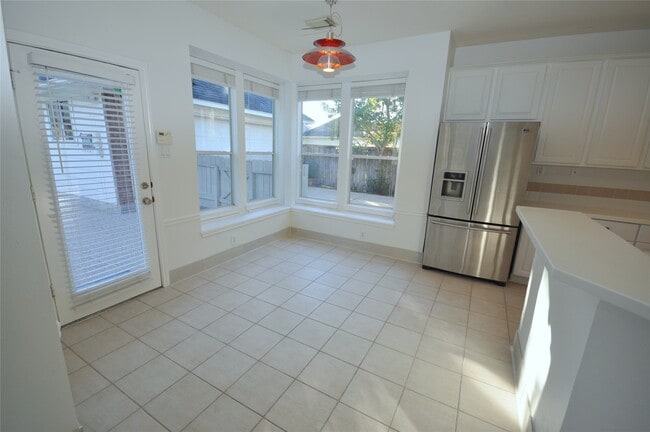 Building Photo - 5634 Heather Run Dr