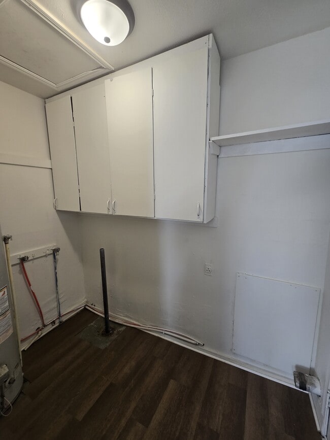 Building Photo - 511 Funston