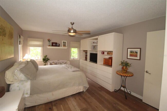 Building Photo - 4532 Ascot Cir N