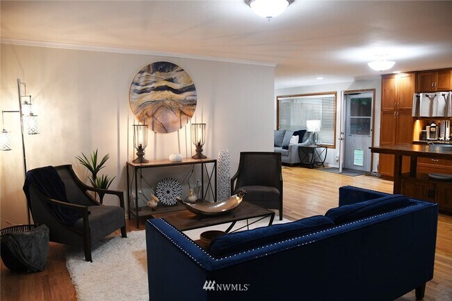 Building Photo - Charming home in Sammamish